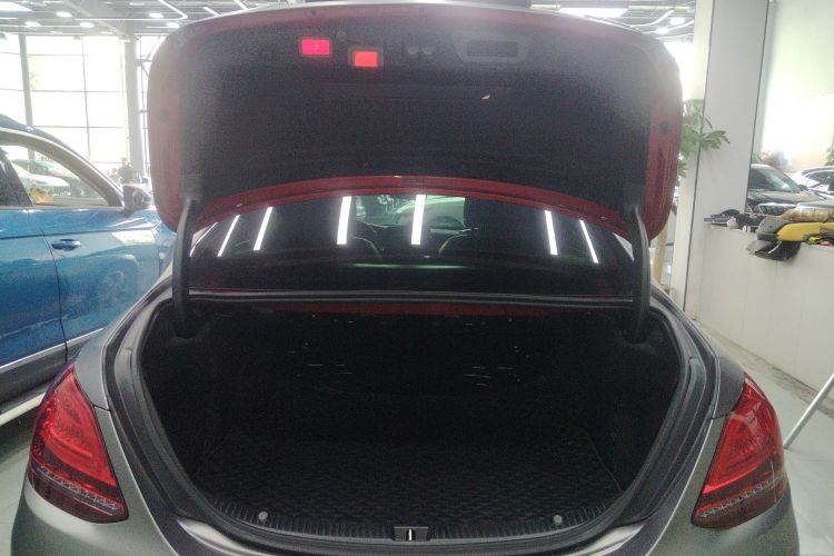 奔驰C级 2020款 改款 C 260 L 运动版局部细节23