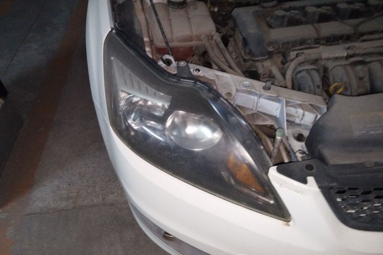 福特 福克斯 2013款 两厢经典 1.8L 手动基本型车身外观8