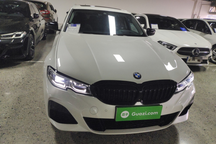 宝马3系 2021款 改款二 325i M运动曜夜套装车身外观2