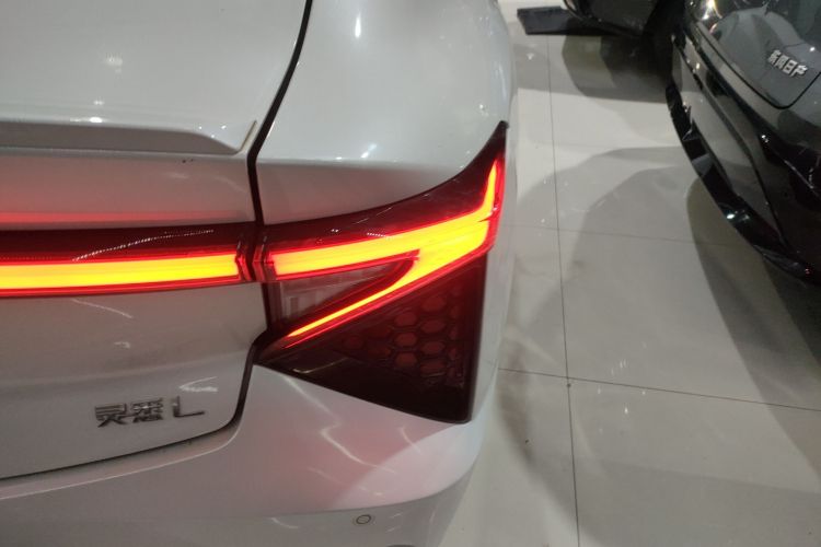 灵悉L 2025款 头号玩家版+超级加倍选装包车身外观9