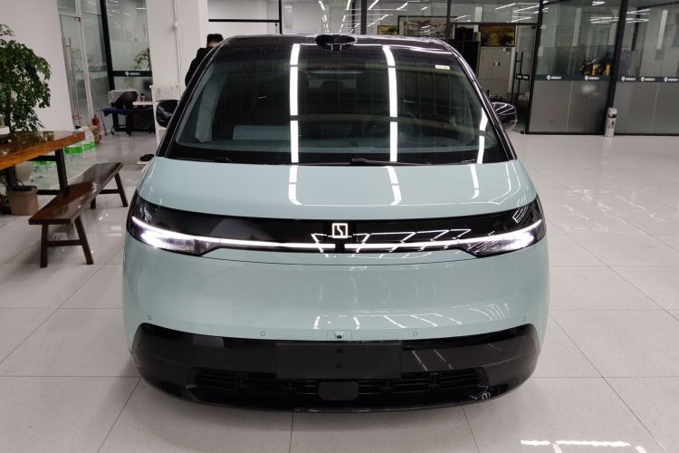 极氪MIX 2025款 智驾版车身外观2