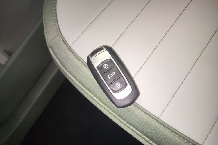 吉利银河 2025款 210km 熊猫骑士中控内饰11