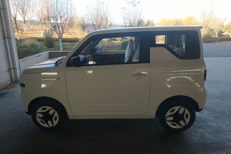 吉利银河 熊猫 2025款 210km 元气熊车身外观4