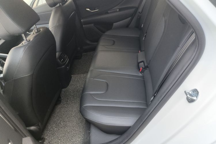 现代 伊兰特 2023款 1.5L CVT GLX精英版中控内饰7004