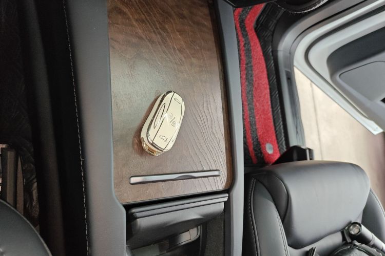 特斯拉 Model X 2020款 长续航升级版中控内饰7001