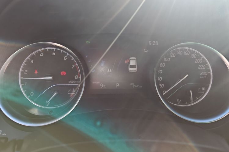 丰田 凯美瑞 2019款 改款 2.0G 豪华版中控内饰14