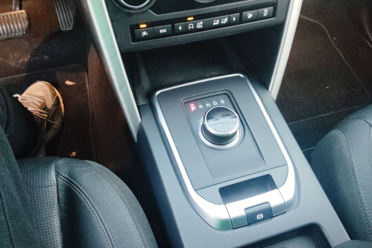 路虎 发现神行 2017款 2.0T HSE局部细节18