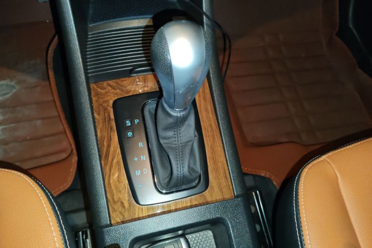 北汽威旺S50 2016款 1.5T CVT乐动尊享型中控内饰18