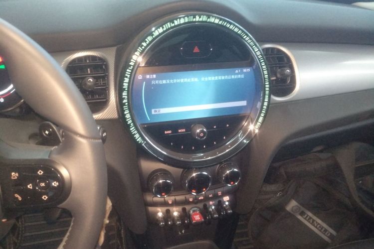 MINI 2023款 2.0T COOPER S 艺术家中控内饰16