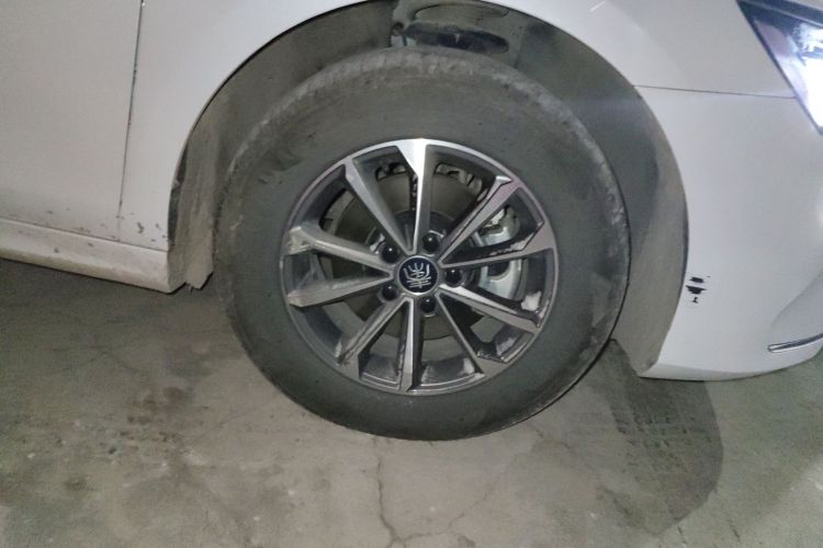 比亚迪 秦PLUS 2024款 荣耀版 DM-i 55KM领先型车身外观6007