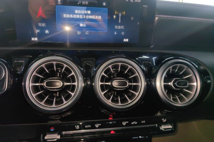 奔驰A级 2024款 改款 A 200 L 时尚型中控内饰16