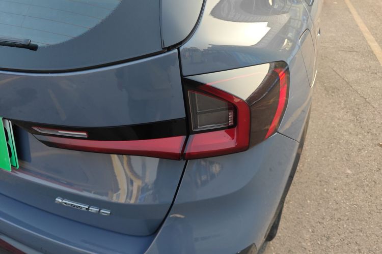 宝马iX1 2023款 xDrive30L M运动套装车身外观9