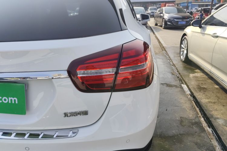 奔驰GLA 2019款 GLA 200 动感型车身外观9