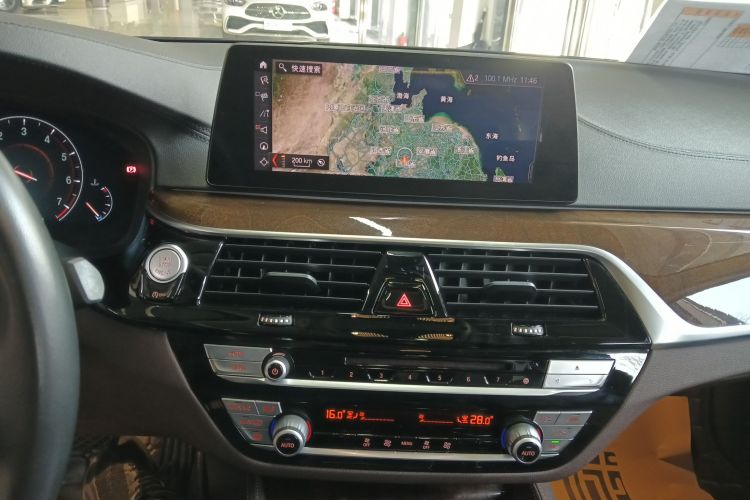 宝马5系 2019款 525Li 豪华套装中控内饰16