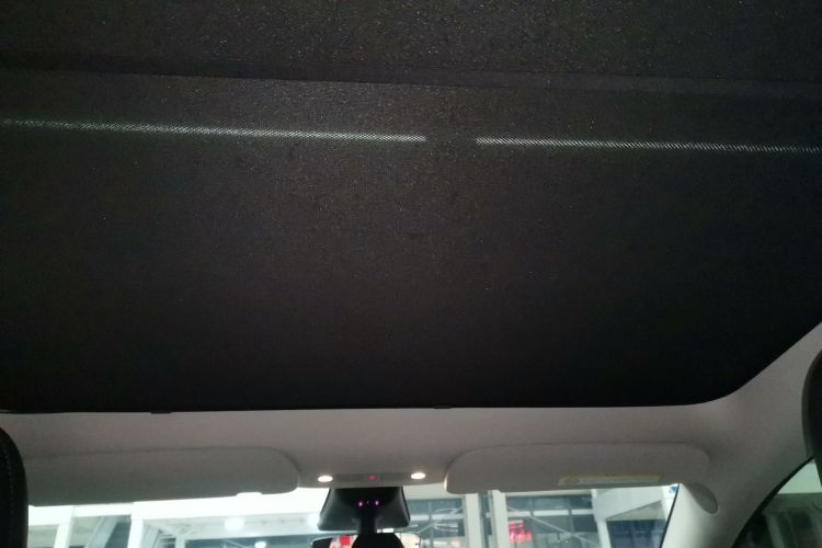 特斯拉 Model Y 2022款 Performance高性能全轮驱动版中控内饰22