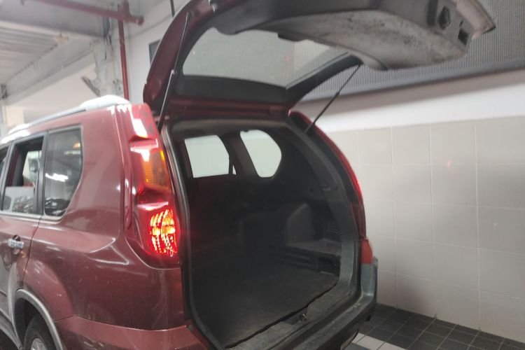 东风风度MX6 2015款 2.0L CVT两驱全能版机舱底盘23