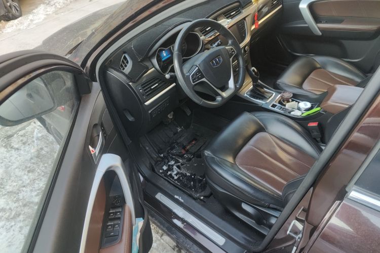 吉利汽车 帝豪 2016款 两厢RS 1.5L CVT向上版中控内饰7003