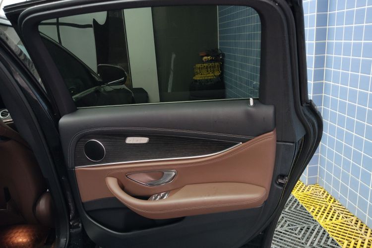 奔驰E级 2020款 改款 E 260 L 运动型中控内饰7006