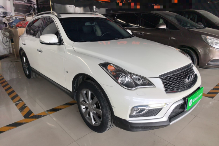 英菲尼迪QX50 2015款 2.5L 悦享版车身外观3
