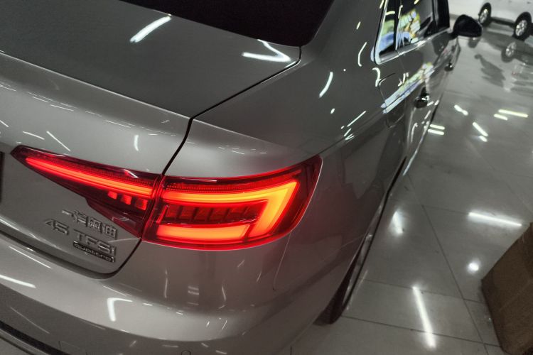 奥迪A4L 2018款 30周年年型 45 TFSI quattro 个性运动版车身外观9