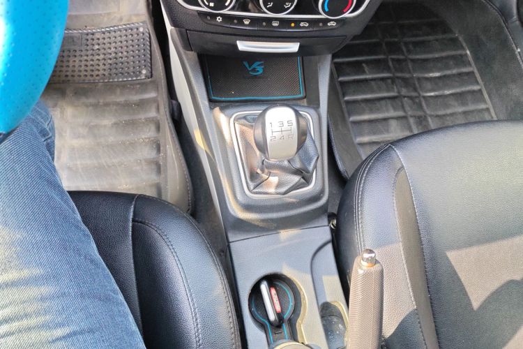 东南 V3菱悦 2015款 1.5L 手动风采版中控内饰18