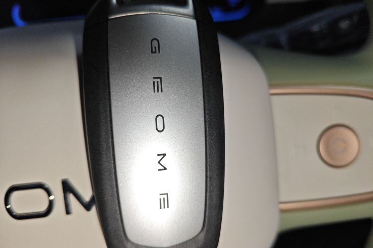 吉利银河 2025款 210km 熊猫骑士中控内饰11