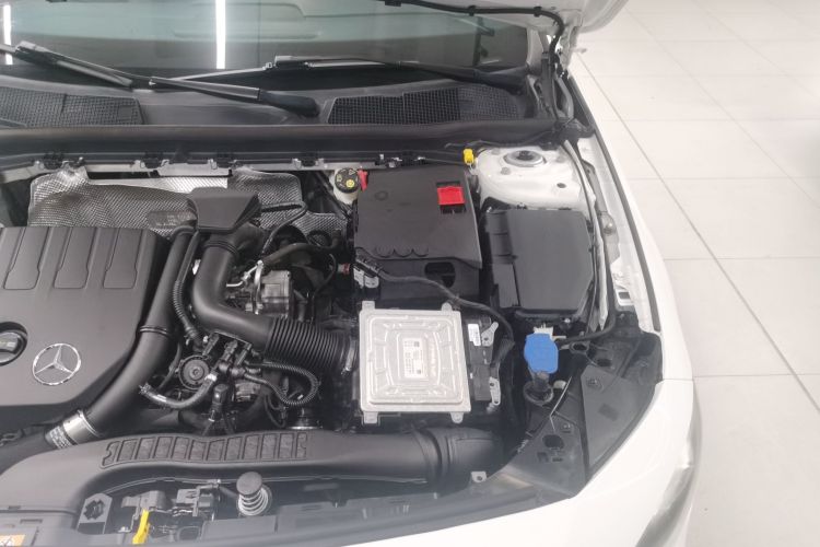 奔驰A级 2019款 A 200 L 运动轿车机舱底盘26