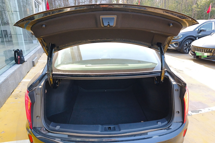 红旗E-QM5 2023款 改款 基础出行版机舱底盘23