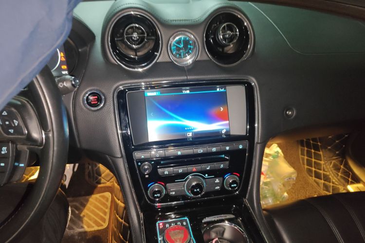 捷豹XJ 2016款 XJL 3.0 SC 两驱典雅商务版中控内饰16