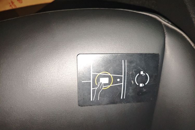 特斯拉 Model Y 2023款 长续航全轮驱动版中控内饰11