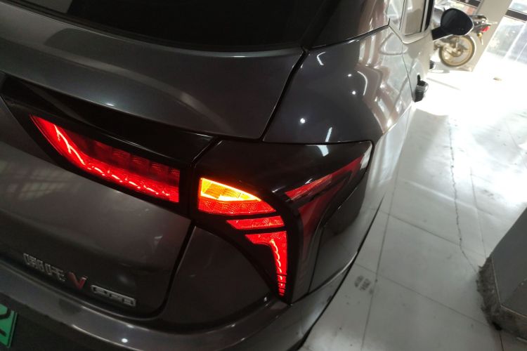 哪吒汽车 哪吒V 2022款 Pro 长续航智享版车身外观9