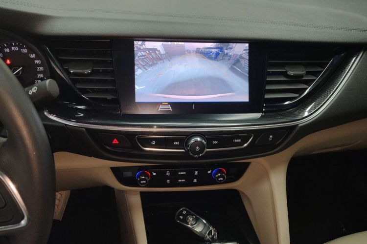 别克 君威 2020款 552T 精英型中控内饰16