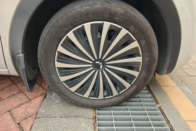 五菱汽车 五菱缤果 2023款 410km 灵犀尊享款车身外观10