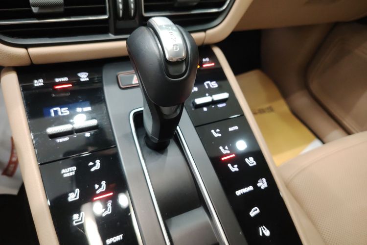 保时捷 2023款 Macan 2.0T中控内饰18