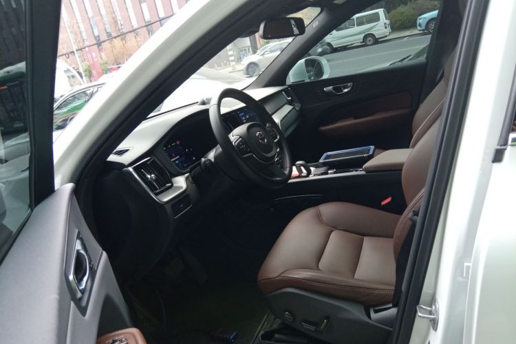 沃尔沃XC60 2025款 B5 四驱智逸豪华版中控内饰7003