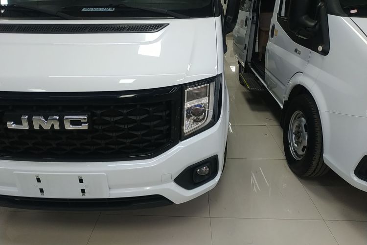 江铃福顺 2023款 2.0T 手动短轴中顶商运型多功能乘用车5座局部细节36