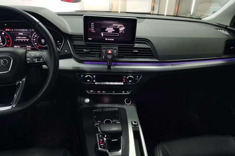 奥迪Q5L 2020款 40 TFSI 荣享时尚型中控内饰16