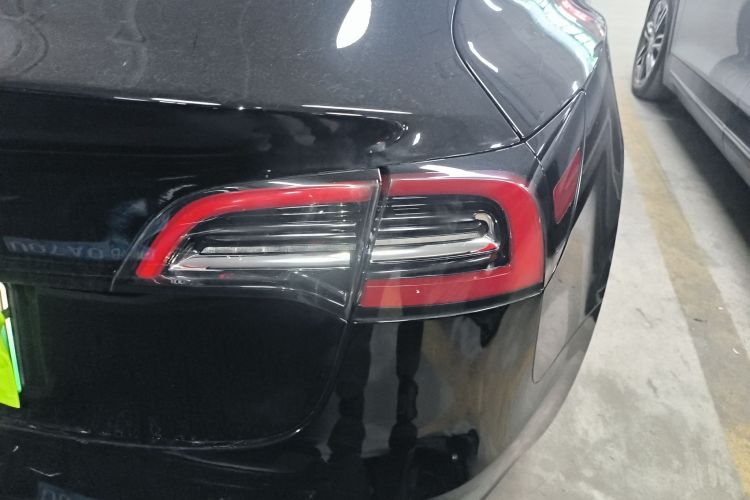 特斯拉 Model 3 2022款 后轮驱动版车身外观9