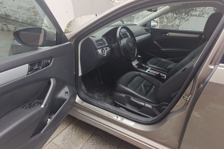 大众 帕萨特 2013款 1.8TSI DSG尊荣版中控内饰7003