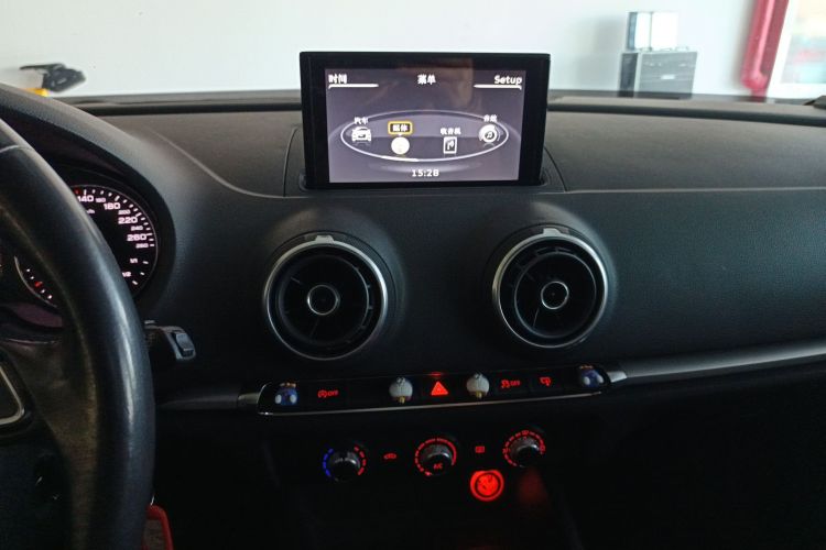 奥迪A3 2016款 Sportback 35 TFSI 进取型中控内饰16