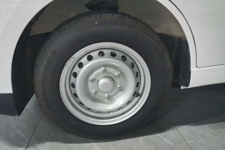 五菱汽车 五菱扬光 2025款 400km 客车版舒适型车身外观6007