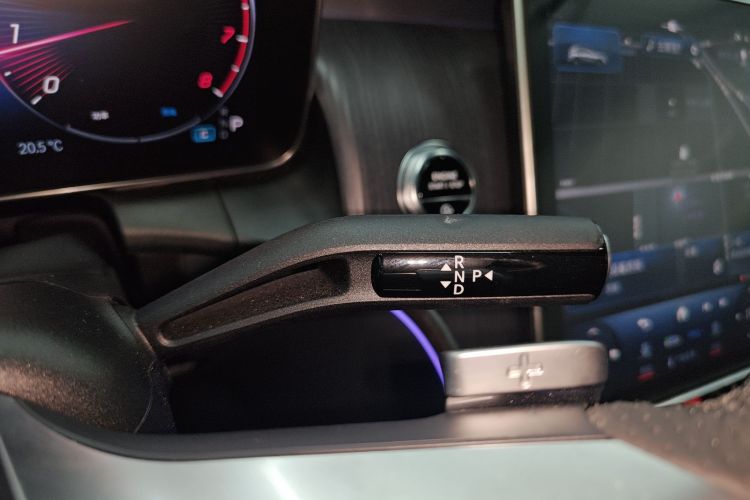 奔驰GLC 2023款 改款 GLC 260 L 4MATIC 豪华型 7座中控内饰18