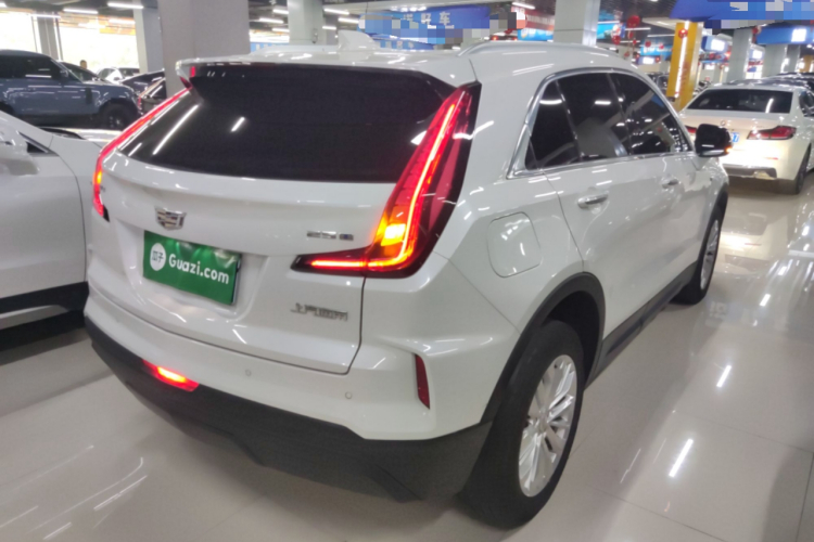 凯迪拉克XT4 2024款 25T 两驱风尚型车身外观6005