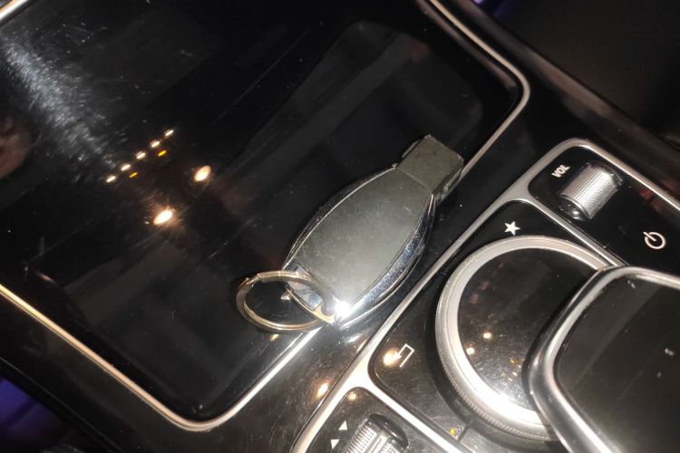 奔驰GLC轿跑 2017款 GLC 200 4MATIC 轿跑SUV中控内饰7001