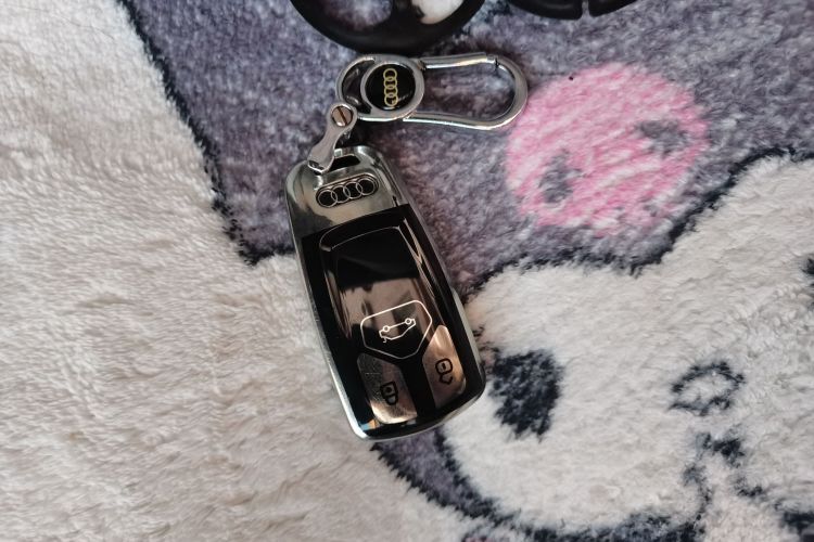 奥迪A4L 2018款 30周年年型 40 TFSI 进取型中控内饰11