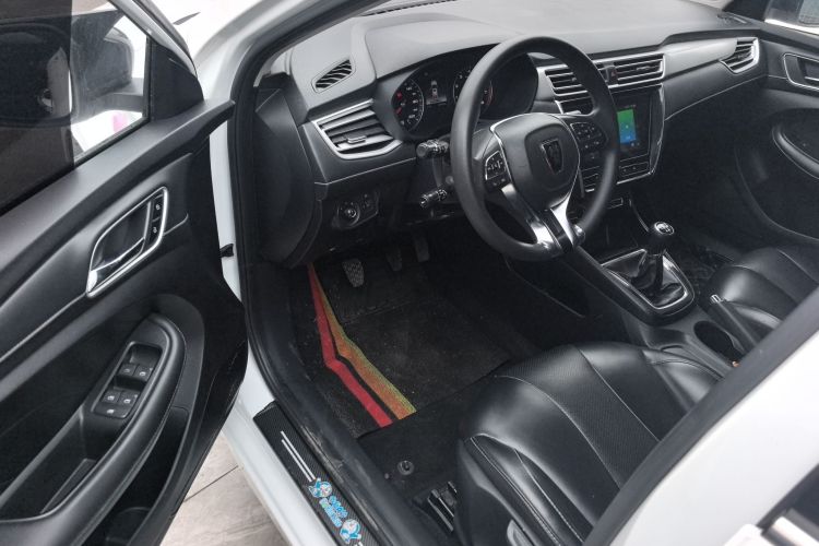 荣威i5 2020款 1.5L 手动4G互联领豪旗舰版中控内饰20