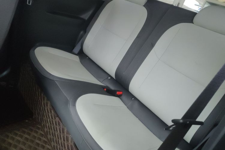 吉利银河 2025款 210km 熊猫卡丁中控内饰21