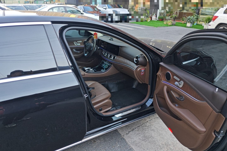 奔驰E级 2017款 E 300 L 豪华型局部细节9005