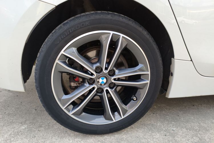 宝马1系 2020款 120i 时尚型车身外观6008