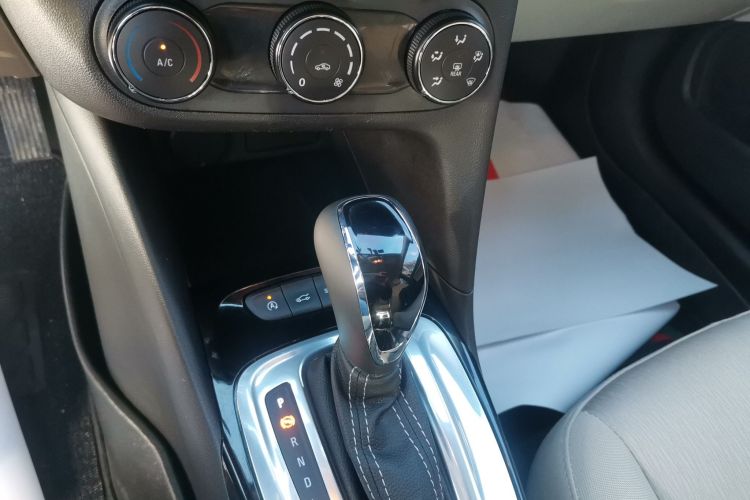 别克 凯越 2020款 15N CVT精英型中控内饰18